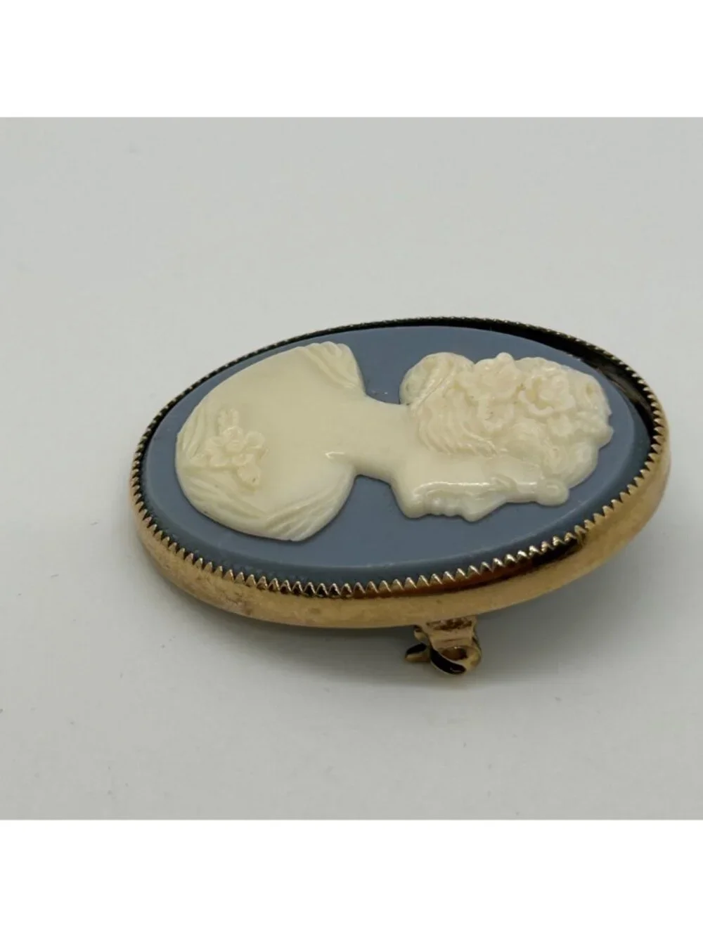 Vintage Acrylic Cameo Brooch Pin Blue Oval Gold Tone Portrait Classic Estate
